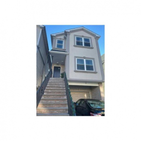 Cozy 6-bedrooms in Elizabeth (2 Floors Included)